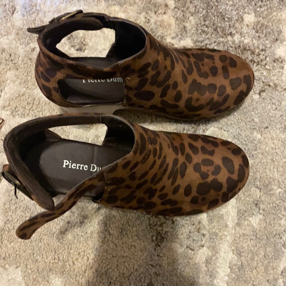 Leopard size 6 clog wedge heel